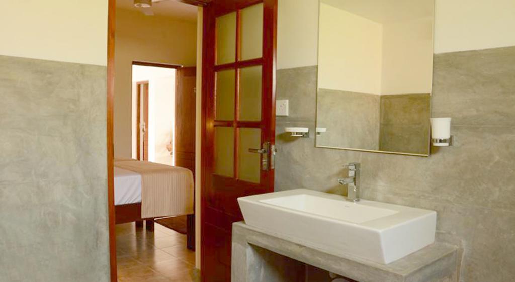 Inlak Garden Hotel Negombo Quarto foto