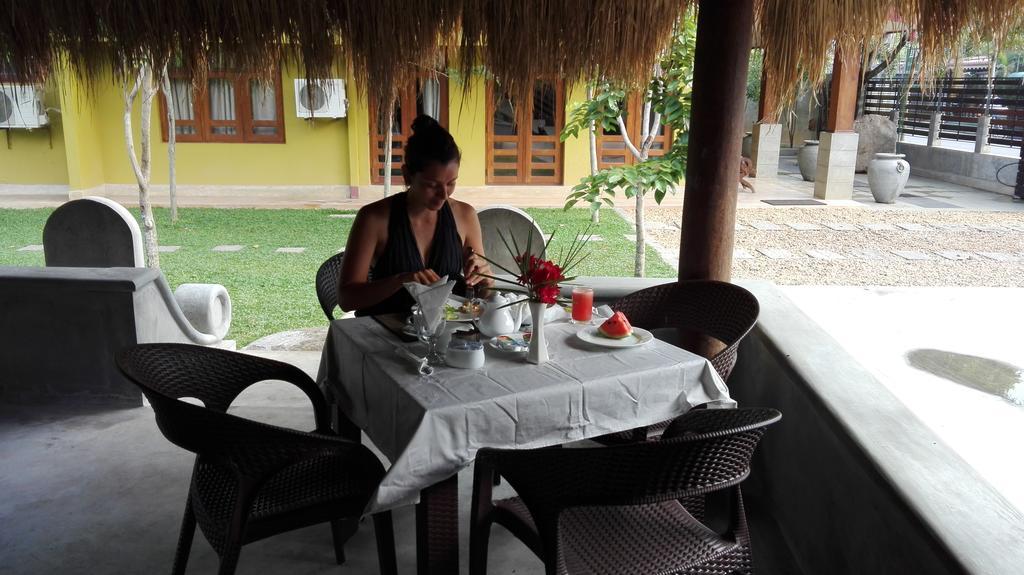 Inlak Garden Hotel Negombo Exterior foto